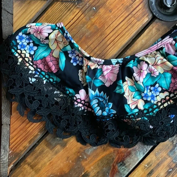 Time and Tru Floral With Lace Size 8-10 Bathing Suit Top - Picture 4 of 6